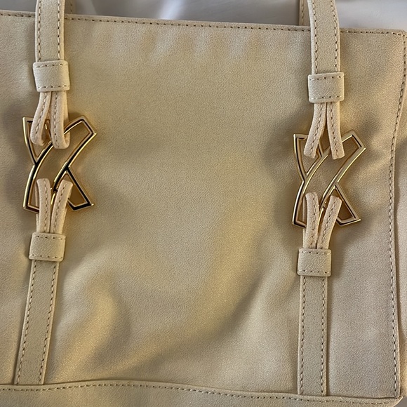 Paloma Picasso good used condition small ivory bag comes with dust bag - Picture 2 of 8
